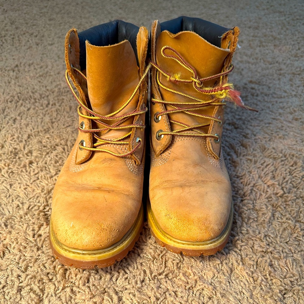 Women’s size 8 Timberland 6” leather Boots